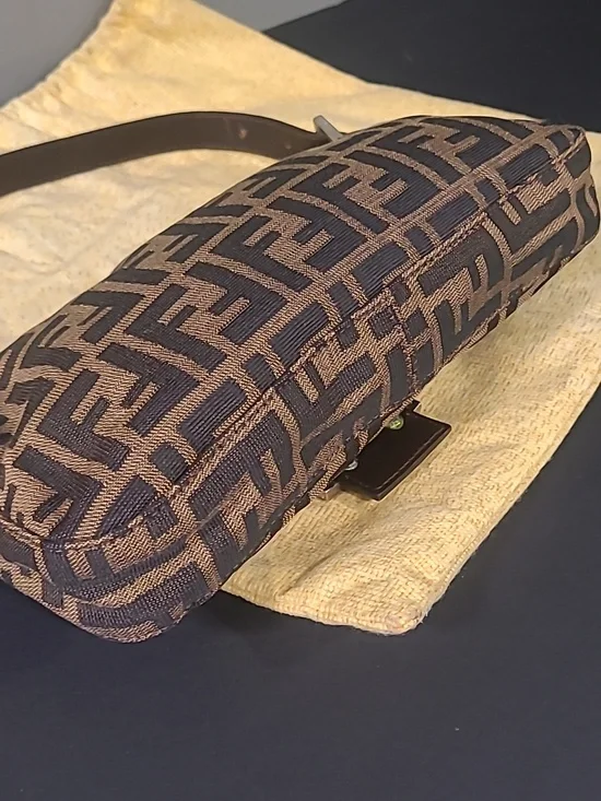 Authentic FENDI - Picture 6 of 16